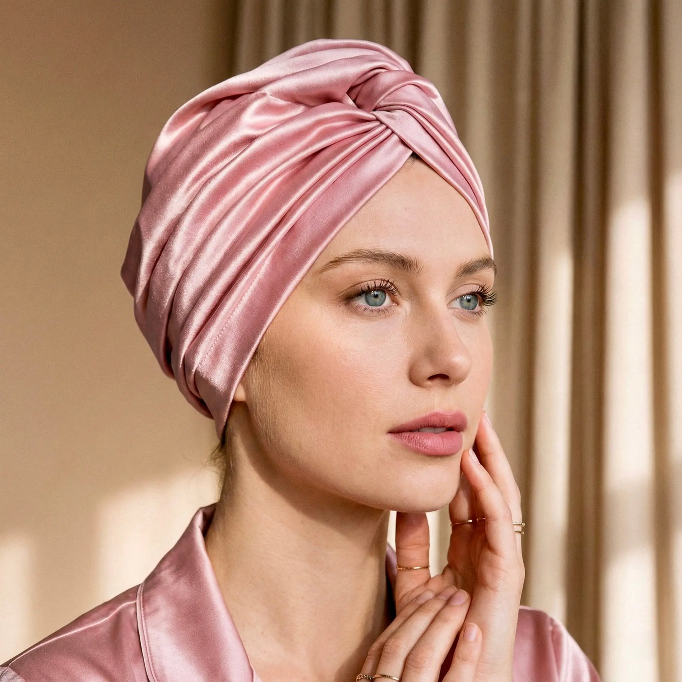 Bonnet en soie de mûrier rose poudre idée cadeau femme