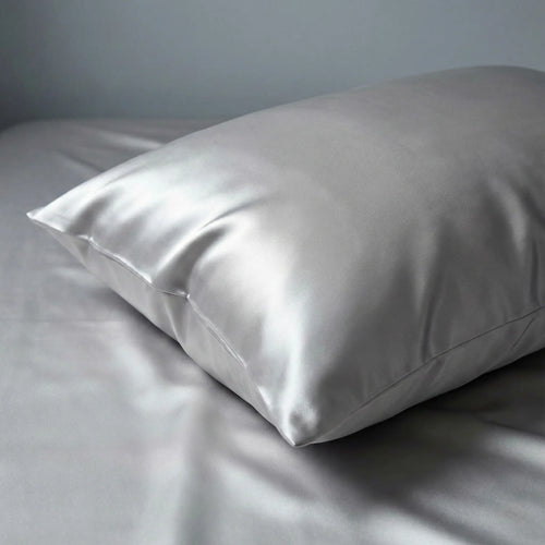 Taie d'oreiller soie gris argent moderne pour homme et femme anti transpirant