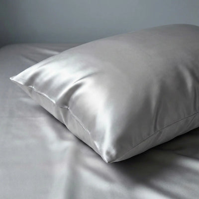 Taie d'oreiller soie gris argent moderne pour homme et femme anti transpirant